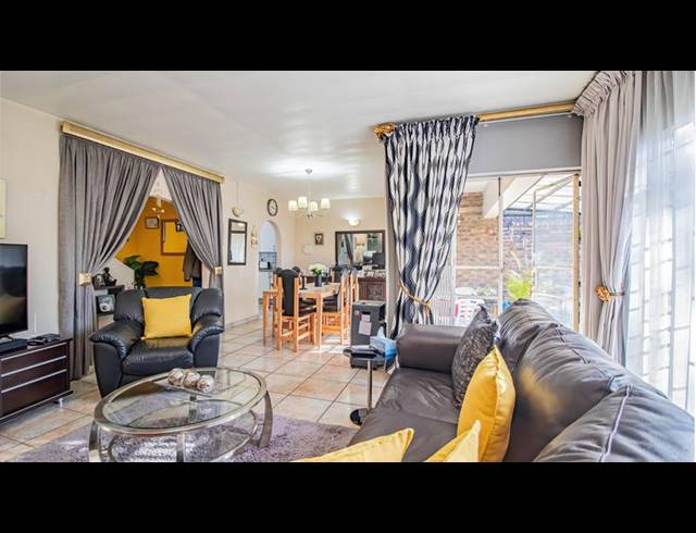 3 BEDROOM DUPLEX FOR SALE IN EDENVALE CENTRAL